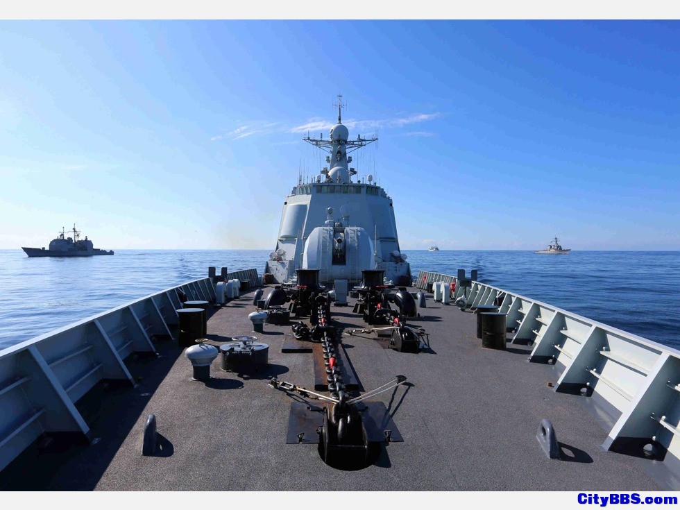 美军舰屡闯南海濒临失控 多艘战舰实弹射击 美军舰屡闯南海濒临失控 多艘战舰实弹射击