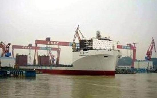 国产九万吨新型巨舰下水 可充当基地在南沙夺岛 国产九万吨新型巨舰下水 可充当基地在南沙夺岛