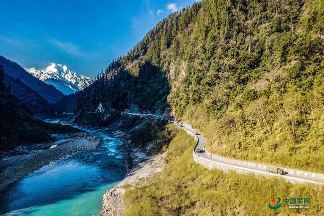 汽车兵航拍川藏线 天路壮丽却无心看风景5.jpg