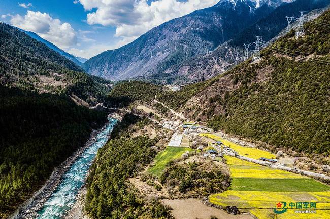 汽车兵航拍川藏线 天路壮丽却无心看风景.jpg