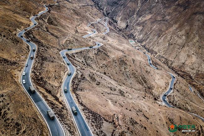 汽车兵航拍川藏线 天路壮丽却无心看风景11.jpg