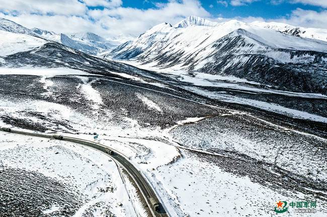 汽车兵航拍川藏线 天路壮丽却无心看风景10.jpg