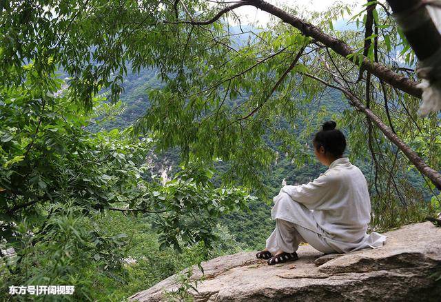 80后“女硕士”，逃离红尘世间，独自一个人隐居终南山修道！