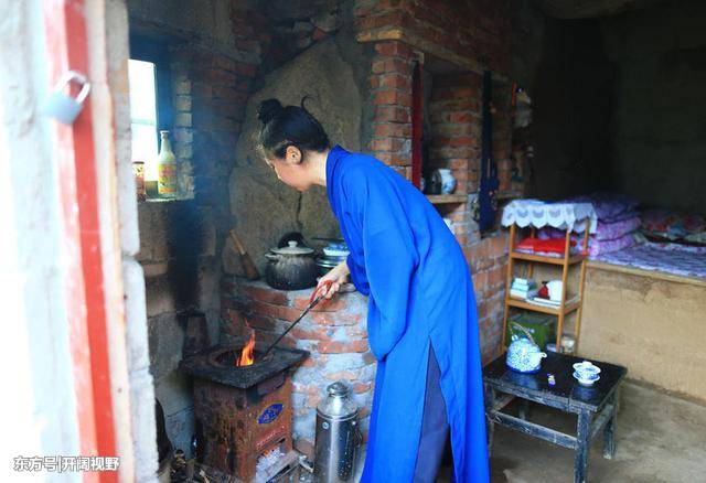 80后女硕士逃离红尘世间独自隐居终南山修道
