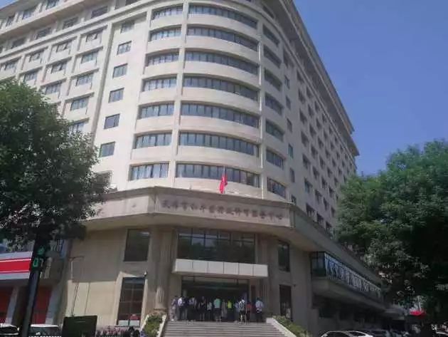 百万人才涌津门：落户办事大厅挤满了年轻人