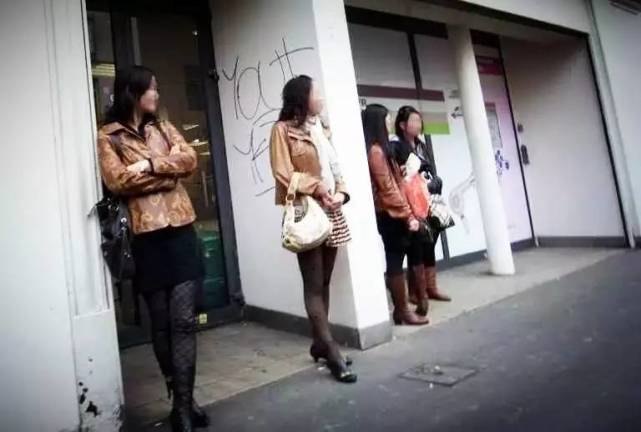 为了丈夫子女 一群中国女人在巴黎下海站街