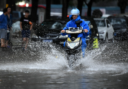 暴雨致中国多城看海治内涝不应只靠修修补补