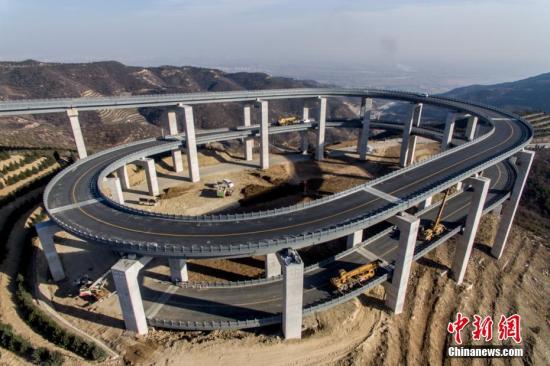 两度修改条例 债务隐忧 谁该为收费公路买单？