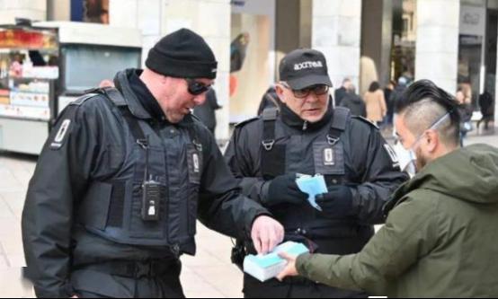 华人好心免费发口罩竟集体遭警察逮捕 华人好心免费发口罩竟集体遭警察逮捕