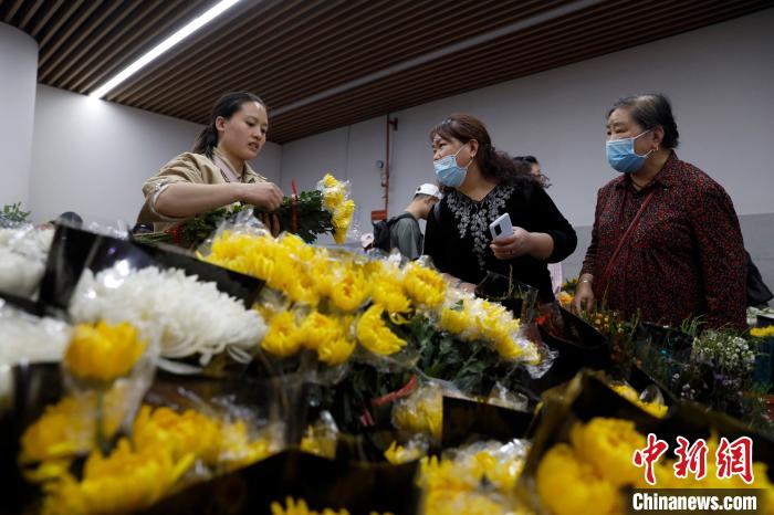 昆明斗南花卉交易市场选购祭扫花材