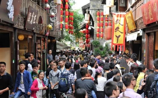 过度旅游：为什么当代人都爱花钱去买罪受？