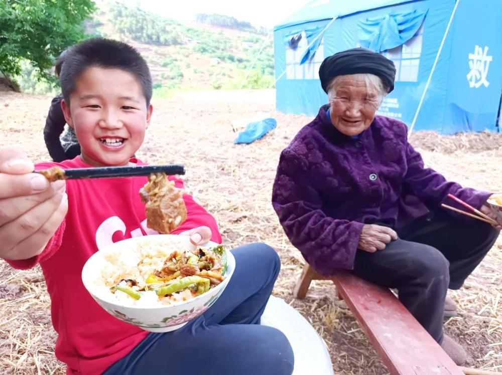 大理灾情十屋九坏 9旬老人没见过这么大地震