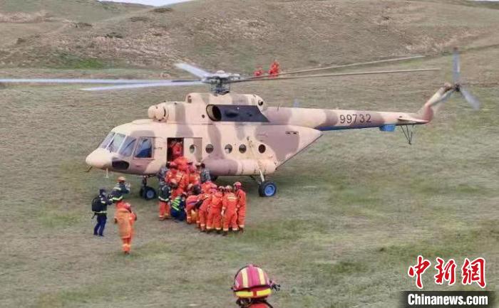 甘肃白银山地马拉松越野赛受伤人员在景泰县人民医院接受治疗