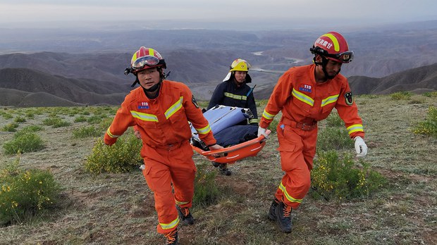 甘肃马拉松惨剧21人死，是人祸还是天灾