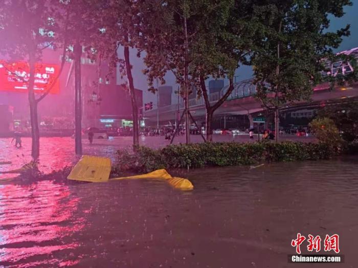 河南出现持续性强降水天气，多地出现暴雨、大暴雨