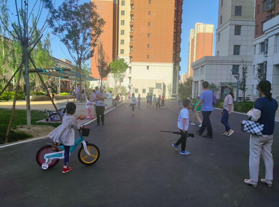 记者探访北京多个小区:疫情还未结束,别摘口罩、扎堆聚集 记者探访北京多个小区:疫情还未结束,别摘口罩、扎堆聚集