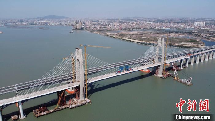 福厦高铁安海湾大桥合龙现场