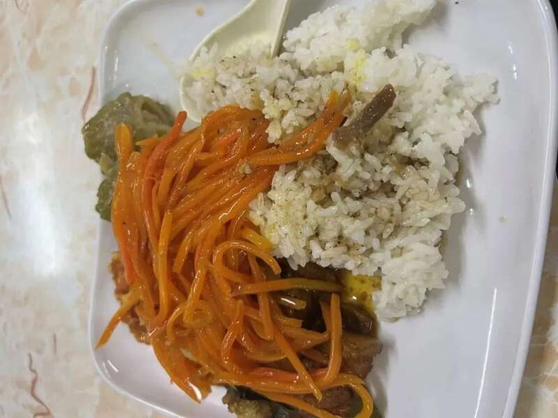 陈刘家楼下10块钱盒饭