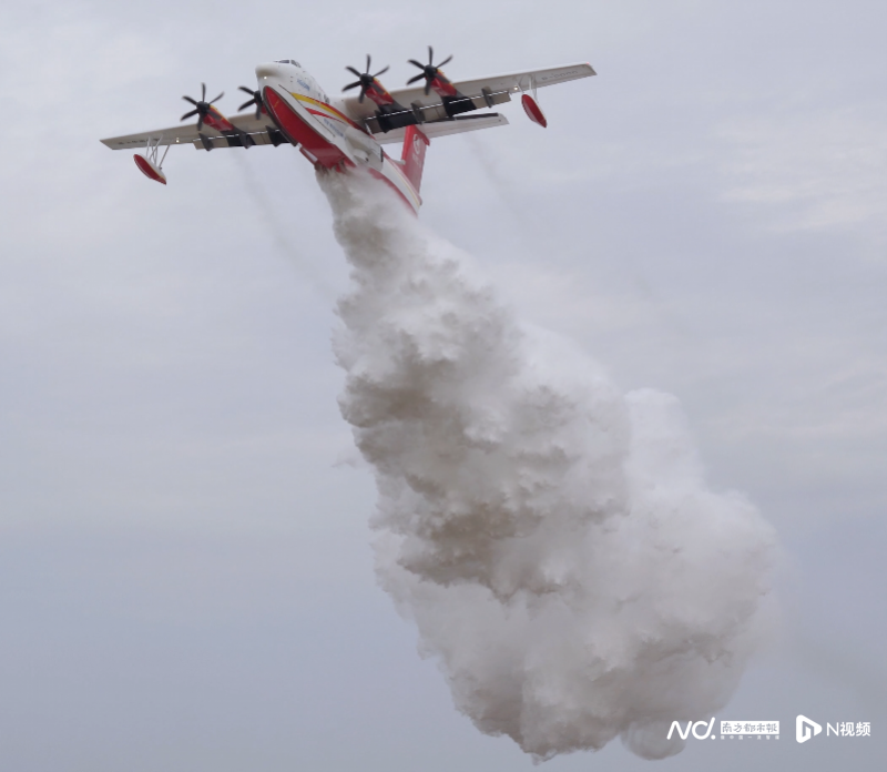 12吨水高空倾泻而下国产大飞机迈出关键一步