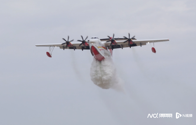 12吨水高空倾泻而下国产大飞机迈出关键一步