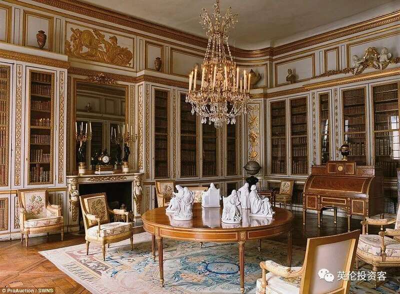 华丽的水晶吊灯、镶满珠宝的浴盆、梳妆台，可以说极尽奢华