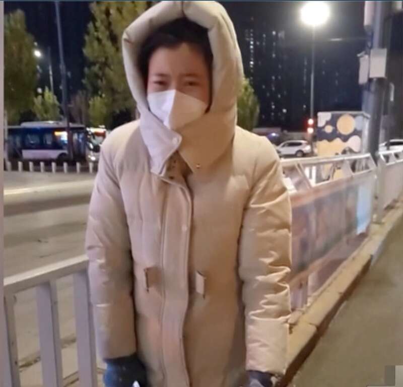  他在街头免费送几千片退烧药 有人哭着给他鞠躬