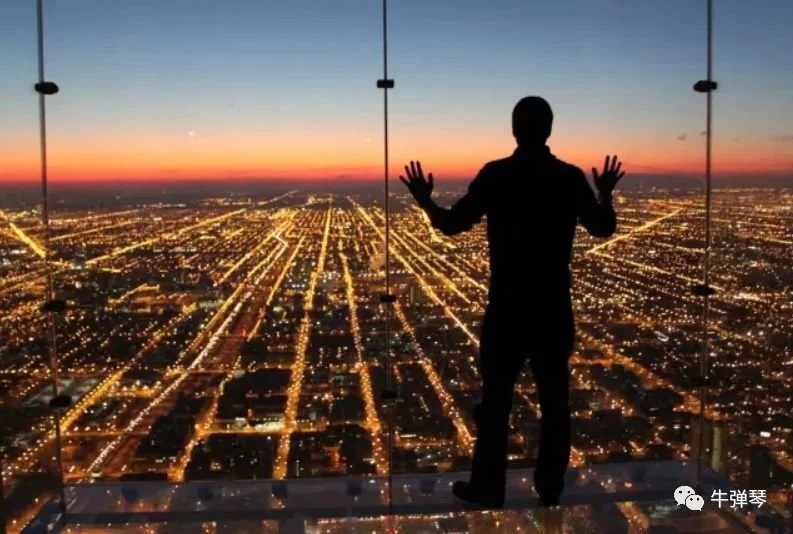 诗人艾青说过：为什么我的眼里常含泪水？因为我对这土地爱得深沉