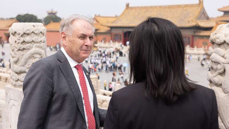 法瑞尔也在故宫向随行记者表示，受邀参观故宫，感到“非常荣幸”