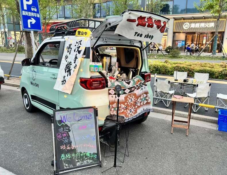 宏光MINIEV改装成了“创业致富神车”