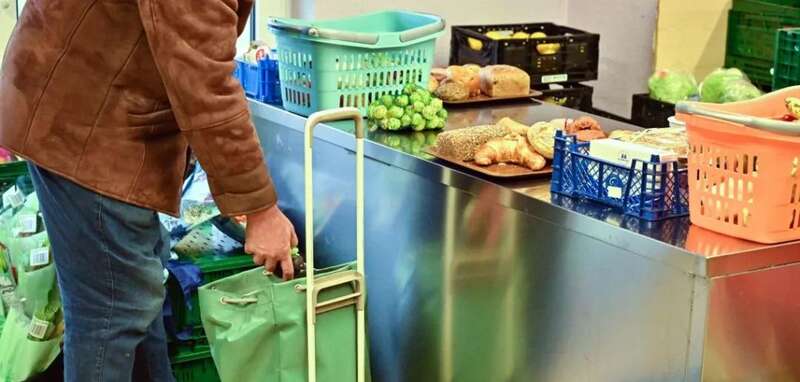 德国过去一年有510万人（6.1%）遭遇了严重的物质和社会活动的缺乏