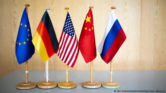 经过过去几个月的严重对峙之后，中国同西方的关系出现了缓和的迹象