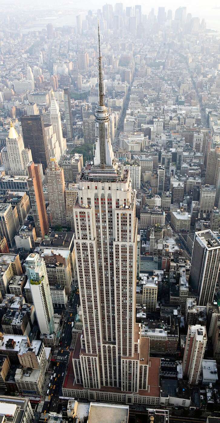 帝国大厦高381米，在其后41年的时间里都保持了第一高楼的名头