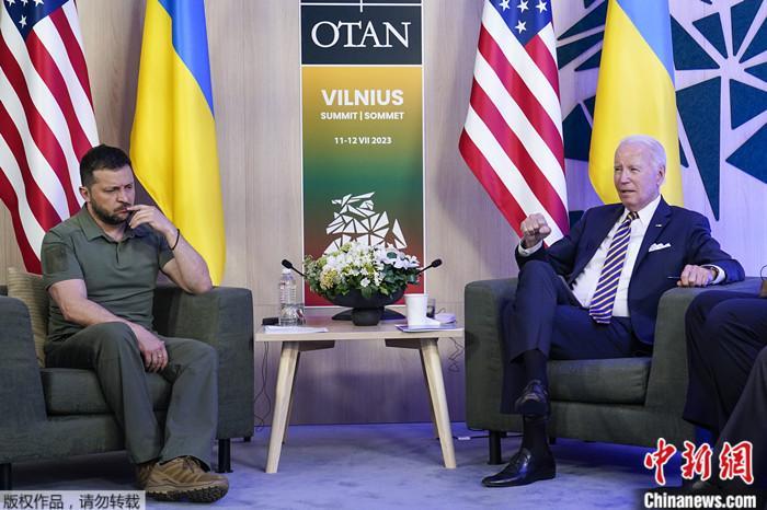 美国总统拜登和乌克兰总统泽连斯基在北约峰会期间举行会谈