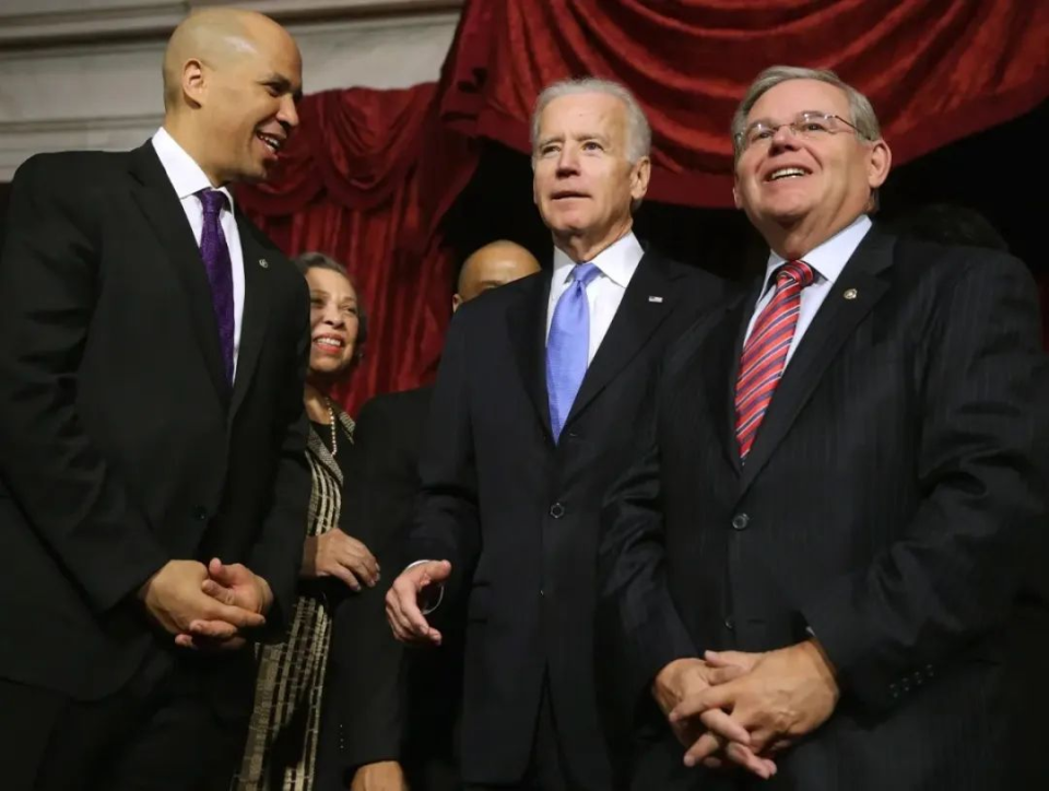 梅嫩德斯和拜登