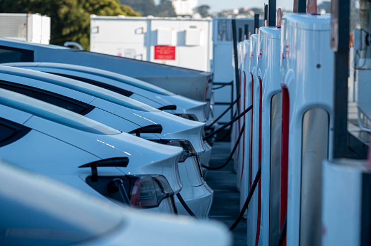 今年4月，特斯拉宣布万人大裁员