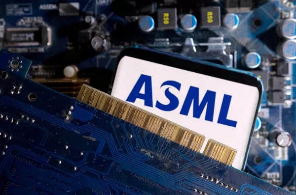 荷兰半导体设备制造大厂「艾司摩尔」（ASML）