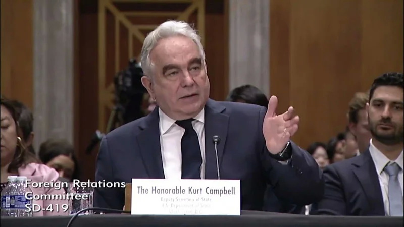 坎贝尔出席听证会